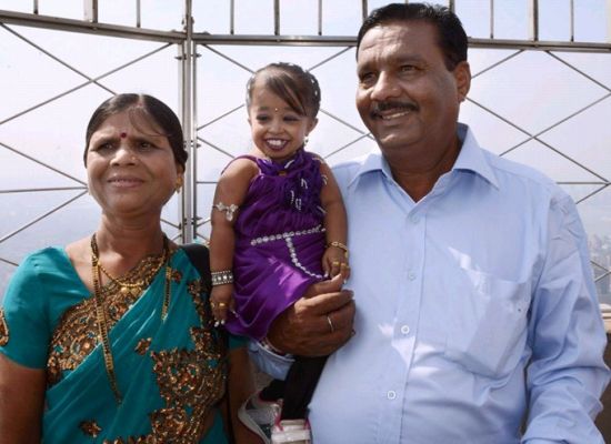 ӡ��19��Ů�ӱ�����˹�϶�Ϊ�����Ů�ԣ�ͼ��