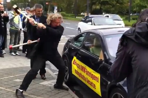 475��˫��BMW�ܳ��ϳ�����¹�����������ŭ��