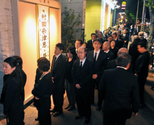 �ձ�Ů�����������˻�����ٷ�����ǰ������