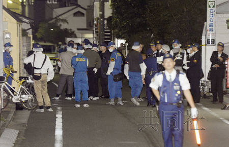 �ձ�Ů�������ڼ��ſڱ���ɱ�����������˾���