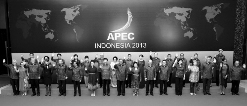 专家:APEC峰会“全家福”站位“右为上”