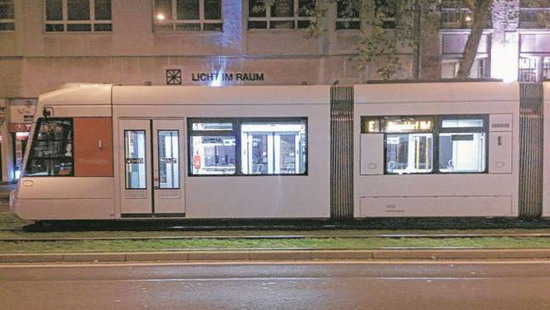 �¹����˾�����г�ͣ��·���³���ʳ��������ͼ��