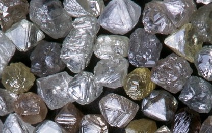 �о�������ľ�ǻ��½ᾧ̼����ʯ�ꡱ��Լ1ǧ��