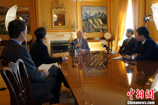 ���ô��ܶ������й�ý��ɷ����˷��������ϵ