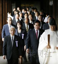 �ձ�Լ160��������Ա����ΰݾ������磨ͼ��