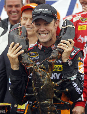 龙虾丰收价格大跌美国加拿大渔民恐酿大战(图)