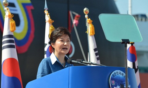 ���Ȼ��ڻ������ߺ�ý���ձ����к���ϵ������