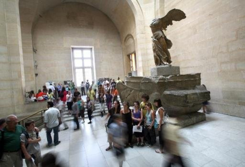 ����Ϊ�޸�ʤ��Ů��������³Ｏ50��ŷԪ��ͼ��