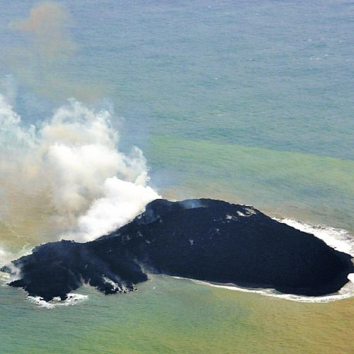 日本小笠原群岛附近新火山岛屿面积向东扩1.5倍