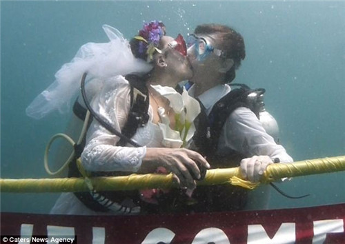 Ӣ�������మ20��Ǳˮ��������ˮ�¼��ǣ�ͼ��