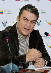 �ռ��򸾶�϶����Ϯ�����˸���ˮ�潫�����