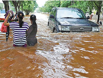 印尼首都连日暴雨致11人死损失达数万亿印尼盾