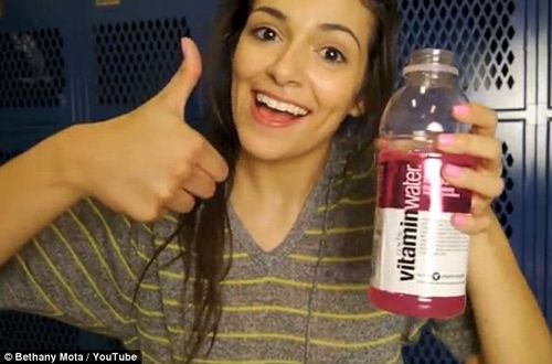 少女将购物视频传上网引效仿拥数百万粉丝(图)