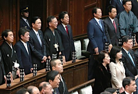 安倍国会施政演说点名中国再拿防空识别区说事