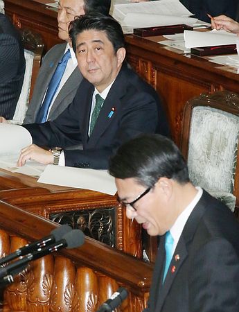 日本民主党批评安倍不改善同中韩关系反复挑衅