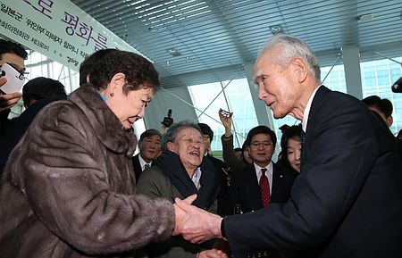日本前首相村山称相信安倍会继承“村山谈话”