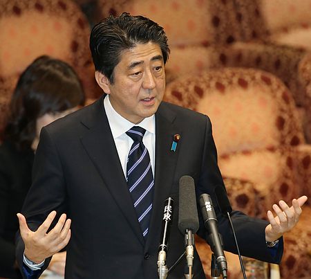 日媒调查称安倍内阁支持率再次跌破50%(图)