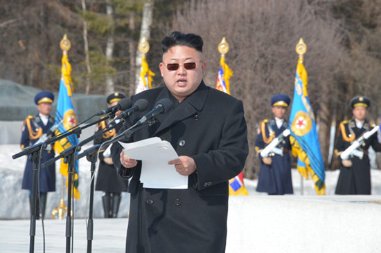 金正恩会见朝指挥官称赞行军训练“锻炼意志”