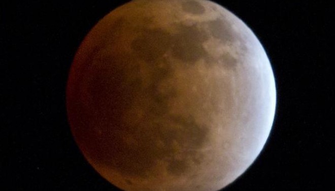 ��Ѫɫ��������������ҹ�������޷��۲⣨ͼ��