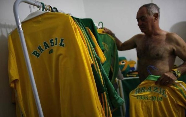 �������ԣ�20��ÿ��ֻ���������Ҷ���ɫ�·�