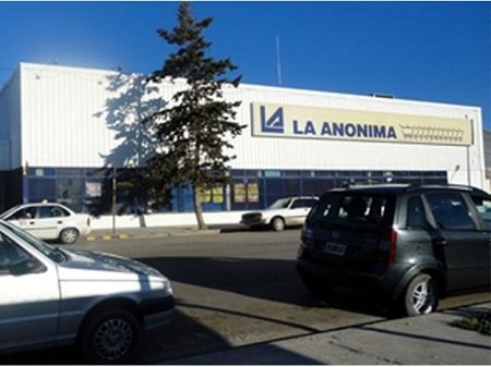 阿根廷盗贼钻开超市房顶偷走100万比索现金