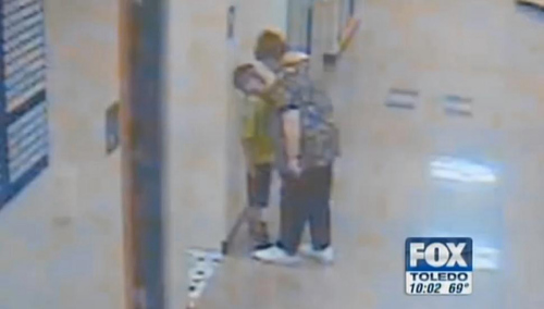 ��һ�׽�����ѧ������ͣ��10�캢�Ӹ�ĸ����