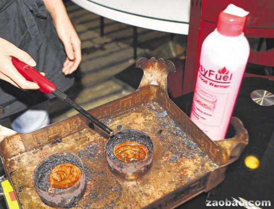 因服务员使用凝胶燃料不当食客烧烤店内被烧伤