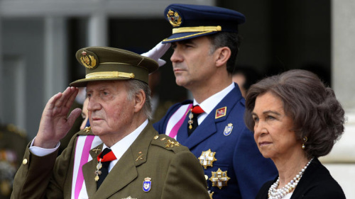 西班牙国王宣布退位声誉饱受家族贪腐丑闻影响