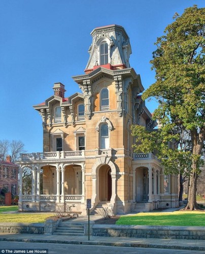 ����1��Ԫ���¹�լ��210����Ԫ��װ�ֻԻͣ�ͼ��