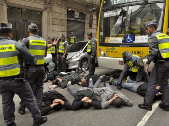 Ӣ�������ڰ����ư����̻�Ϯ��10����Ժ��ͼ��