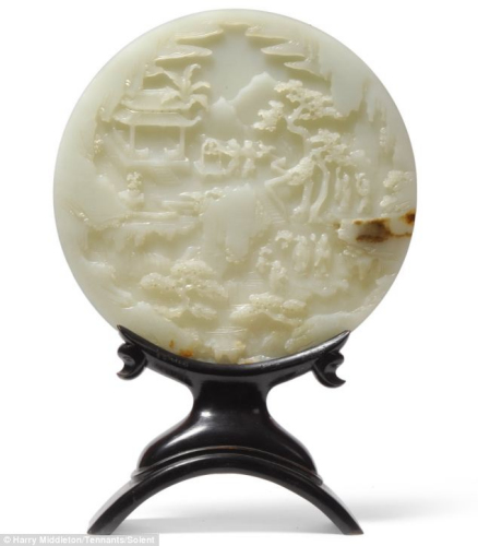 英国老人收藏清代玉盘 中国买家以300多万拍得