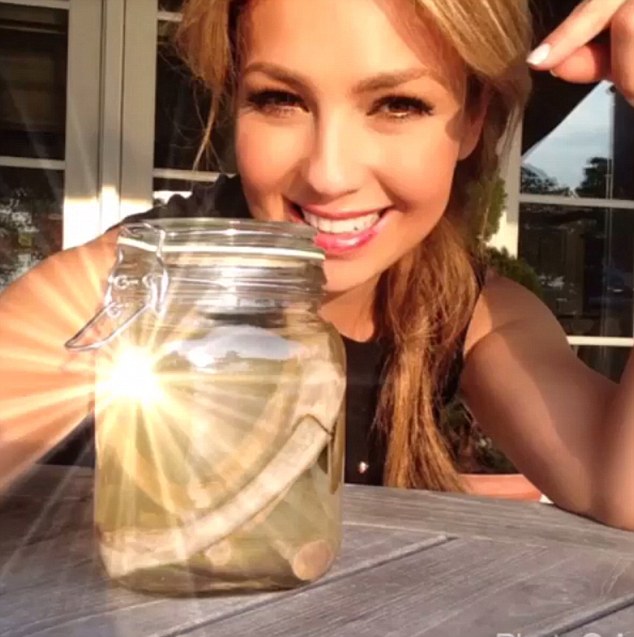 ������Ů����ȡ�߹�����ƿװ�߹ǡ���ҫ����ͼ��