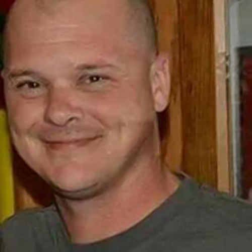 美国9岁女童学开冲锋枪误射教练致其身亡(图)