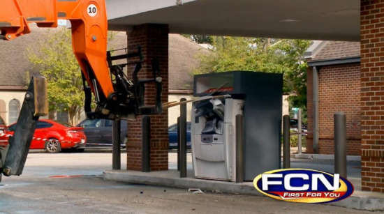 ���ӿ�������ATM����Ǯδ�춪�²泵���ֶ���