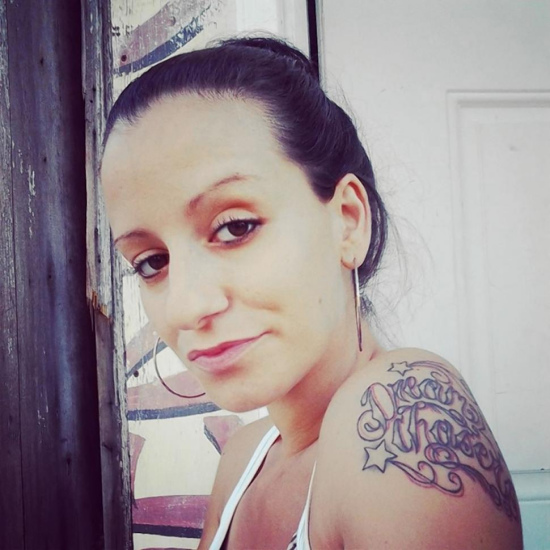 孕妇在家晒太阳遇飞来横祸 被流弹击中一尸两命