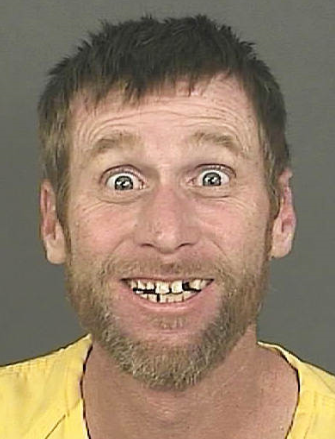 美一银行劫犯被捕拍案底照时露大笑脸