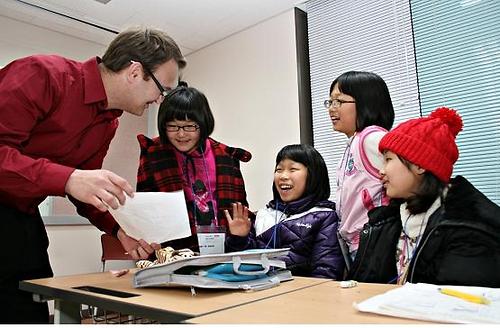 韩国小学生英语补习成灾月支出近900元人民币