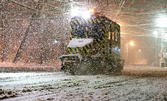 日本北海道提前入冬 除雪电车开始上路工作(图)