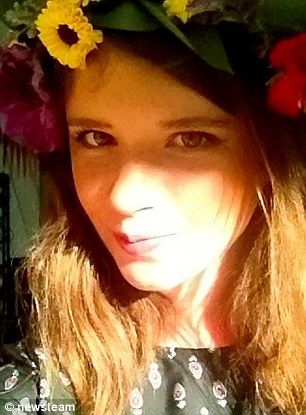 ӢŮ��ѧ��˽����Ƭ������ڻ�ɫ��վ�����ͻ�