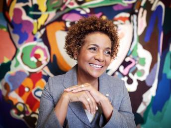 ���������֯�ƾ���λŮ�Ե������鳤��ͼ��