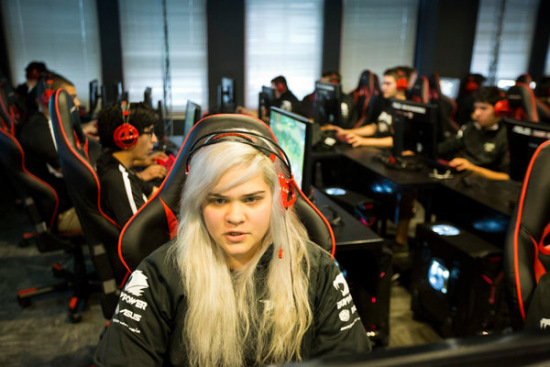 电子竞技风靡美校园:专业玩家为打比赛推迟入学