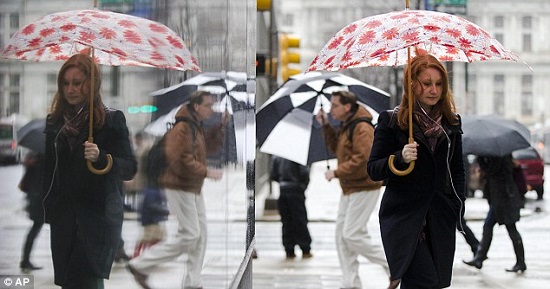 强风暴袭击美国东部豪雨倾盆道路湿滑出行难