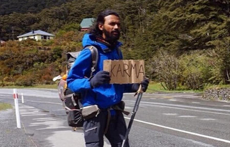 印度贫民窟现探险英雄穿夹脚拖鞋穿越新西兰