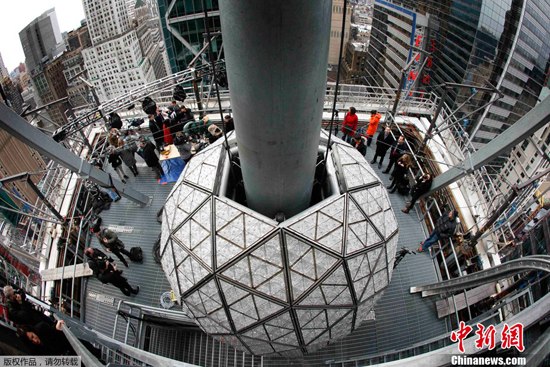 百万人将涌进纽约时报广场迎新年 低温带来考验