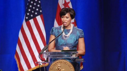 ����ʢ�����г���ְ�׶�ӭ��λ����Ů�г���ͼ��