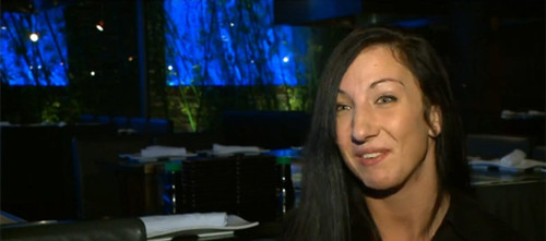 美国餐厅服务员新年走鸿运赚得上千美元小费