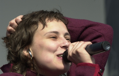 俄一名女歌手因在乌东部献唱遭乌当局追捕