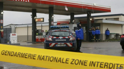 英媒:巴黎恐袭逃犯打劫加油站后继续向北逃窜