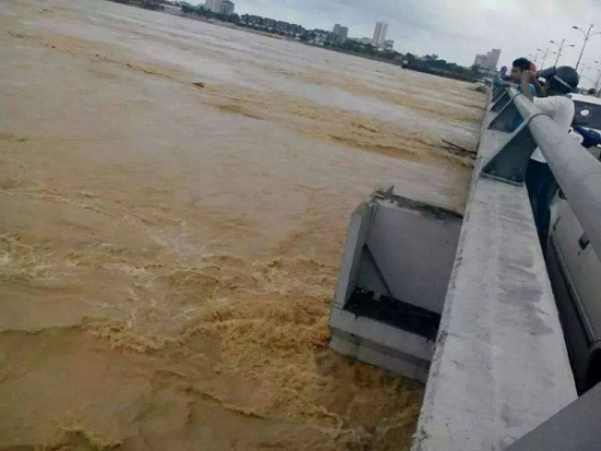 马来西亚水灾致铁轨严重损坏修复需用1年时间