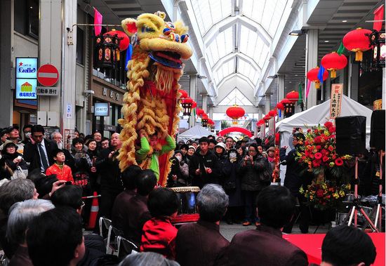 "春节祭"首度亮相日本新潟 民众扎堆体验中国年